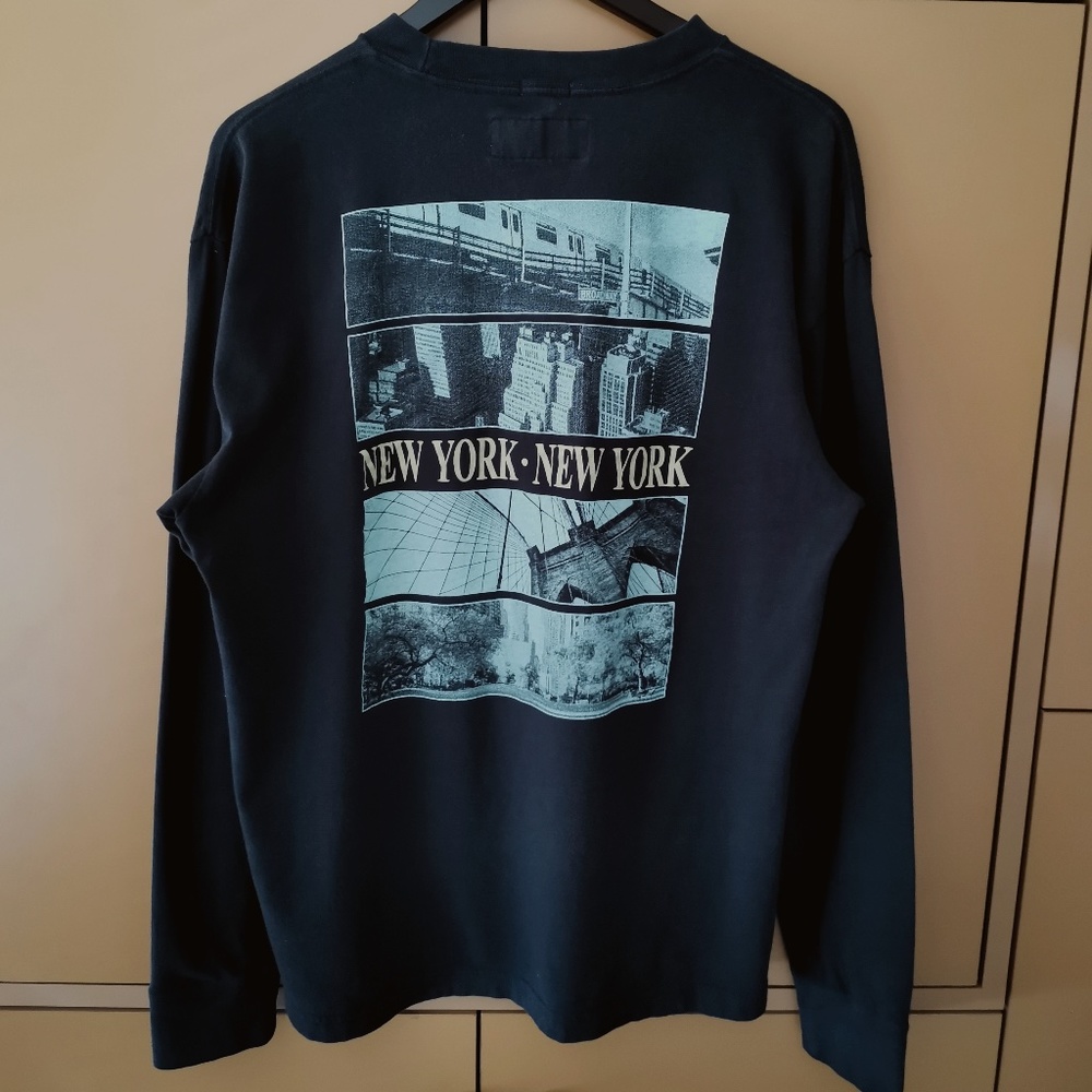 Abercrombie & Fitch Relaxed Long-Sleeve Imagery Logo Tee - (L)